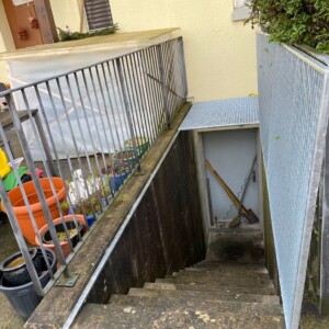 Begehbares Gitter bei Treppenabgang