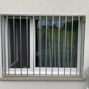 Fenstergitter mit Staketen