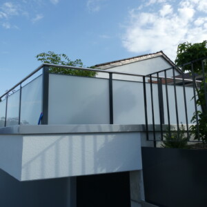 Terrassengeländer mit Matt-Glasfüllung