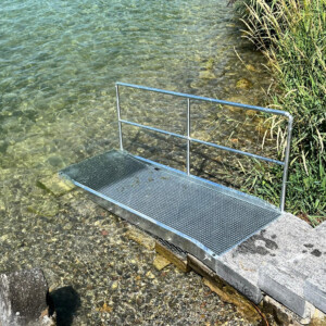 Seezugangs-Rampe an Steintreppe