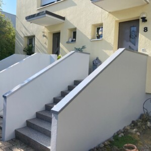 Abdeckblech bei Treppen-Brüstungsmauer