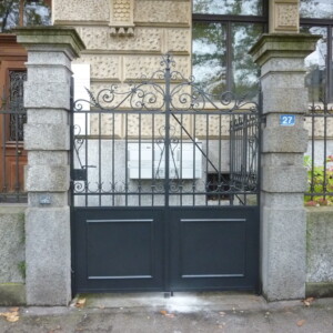 Renovation von Eingangstor
