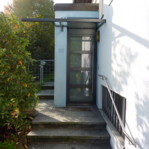 Neues Vordach bei Hauseingang