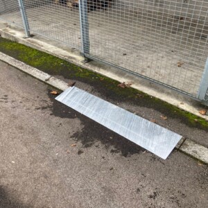 Neues Schwellenblech für Containerunterstand